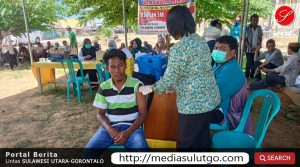 Ratusan Warga Desa Persatuan Antrean Ikut Vaksinasi