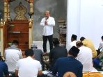 Bangun Silaturahim, Wabup Hendra Tarawih Bersama di Masjid Al – Munawarah Kelurahan Tenilo 