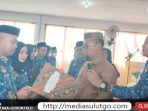 Secara Simbolis, Bupati Gorut Thariq Modanggu Serahkan 743 SK PPPK Nakes dan Guru