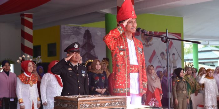 Saat Inspektur Upacara Detik -Detik Proklamasi Kemerdekaan RI Ke78, Nelson Kenakan Pakaian Adat Ambon