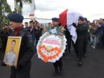 Suasana Haru Selimuti Penjemputan Jenazah Brigpol Anumerta Rudi Agung Ashari di Manado