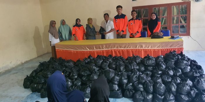 BPBD Kabgor Serahkan Bantuan Paket Sembako Kepada Warga Dampak Kekeringan