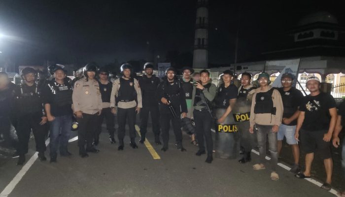 Polres Bolmong dan TNI Halau Sekelompok Warga yang Blokade Jalan AKD