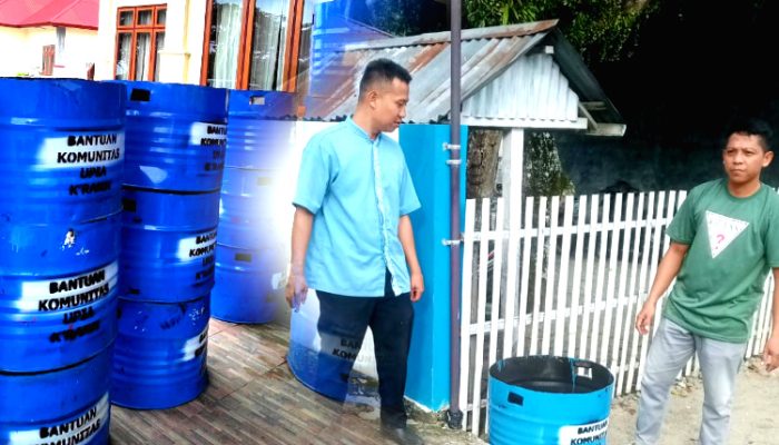 Dukung Adipura, Karanji Bolmut Serahkan 20 Tempat Sampah