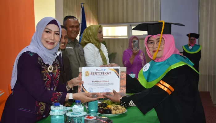 Selesai Ikut Pembelajaran Selama Empat Bulan, Lansia Binaan PKK Kabupaten Gorontalo Akhirnya Diwisuda 