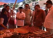 Dampingi Pj Gubernur, Bupati Nelson Pantau Harga Kebutuhan Masyarakat 