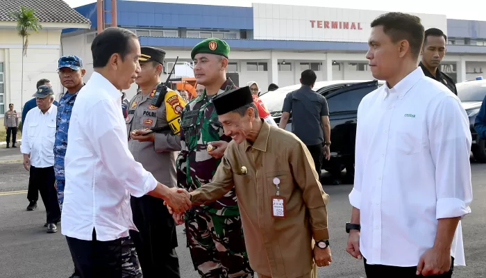 Jokowi Berpesan Kepada Bupati Nelson Tetap Semangat Bekerja