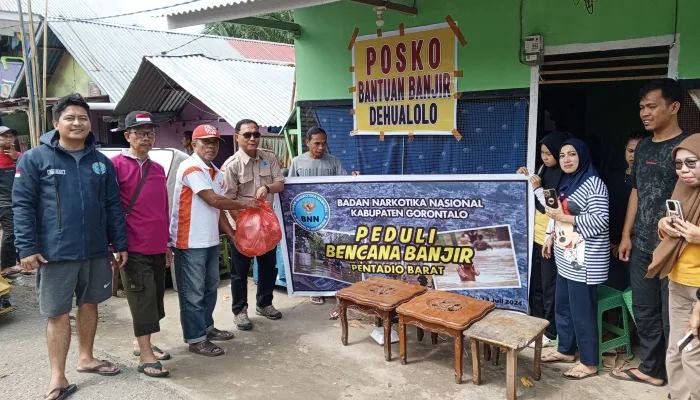 BNN Kabgor Beri Bantuan 300 Paket Makanan Siap Saji di Pentadio Timur 