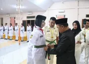 Siap Kibarkan Merah Putih di Hari Kemerdekaan, Bupati Boalemo Kukuhkan 32 Anggota Paskibraka