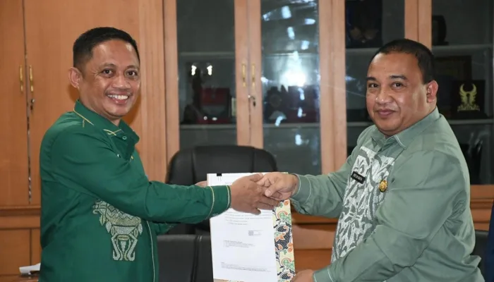 Pj. Sekda Rahmat Biya Terima SK Gubernur Gorontalo Terkait Pemberhentian dan Pengangkatan Anggota DPRD Boalemo