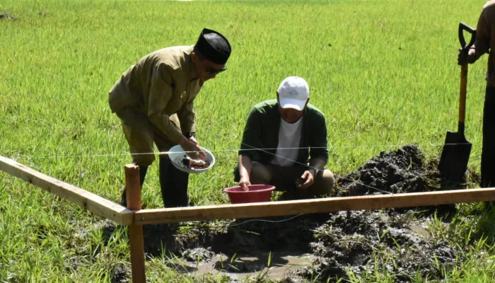 Bupati Nelson Letakan Batu Pertama Pembangunan Masjid Yayasan Hakikat Gorontalo 