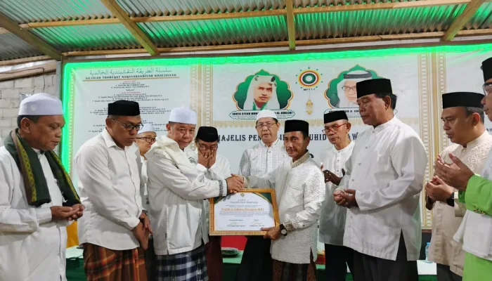 Bupati Nelson Terima Penghargaan dari MPTTI Provinsi Gorontalo dan Lembaga Syar’i Limboto