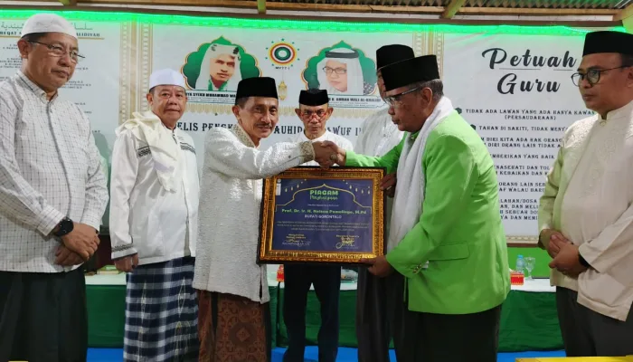 Bupati Nelson Terima Penghargaan dari MPTTI Provinsi Gorontalo dan Lembaga Syar’i Limboto