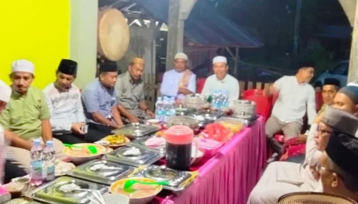 Pimpinan dan Anggota DPRD Bolmut Hadiri Safari Ramadhan di Kecamatan Sangkub