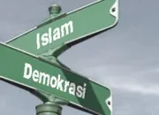 Gelap Dengan Demokrasi, Indonesia Butuh Lentera Islam