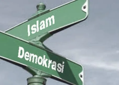 Gelap Dengan Demokrasi, Indonesia Butuh Lentera Islam