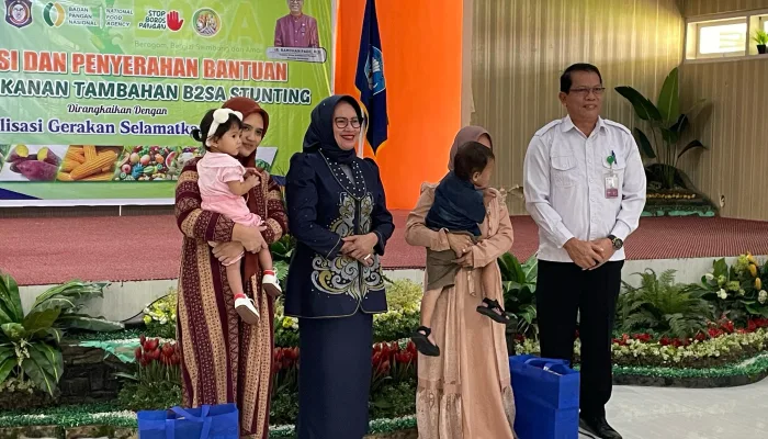 Ketua TP-PKK Maryam Puhi Pago Respon Baik Edukasi dan Pemberian Paket B2SA untuk Cegah Stunting