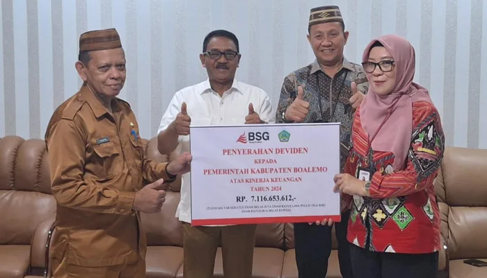 Torang Pe Bank Serahkan Dividen Rp7,1 Miliar ke Pemda Boalemo