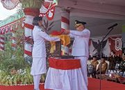 Wabup Tonny Pimpin Upacara Penurunan Bendera merah putih HUT  ke-80 Kemerdekaan RI