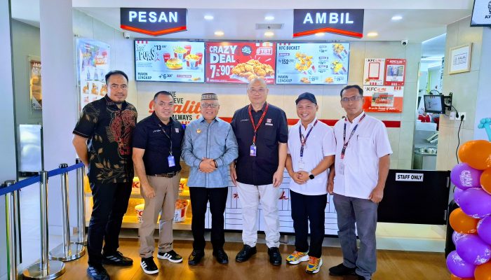 Bupati Sofyan Puhi Tinjau Gerai KFC Telaga, Pastikan Penyajian dan Pelayanan Diutamakan