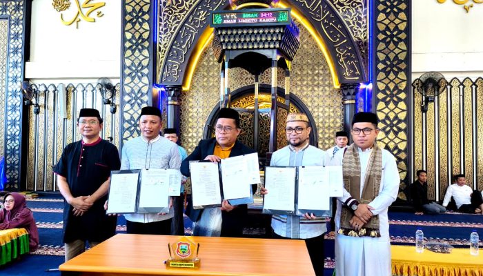 Sekda Sugondo Hadiri Ceramah Agama Bertema “Navigasi Iman”, Sekaligus Saksikan Penandatanganan Nota Kesepakatan Layanan Adminduk Terintegrasi