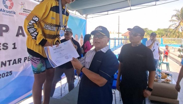 Penyerahan Medali bagi pemenang lomba renang antar pelajar tahun 2025 se Provinsi Gorontalo