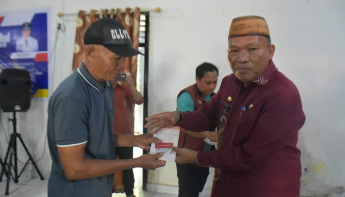 Pemkab Gorontalo Salurkan KKS dan Buku Tabungan untuk 73 KPM di Limboto