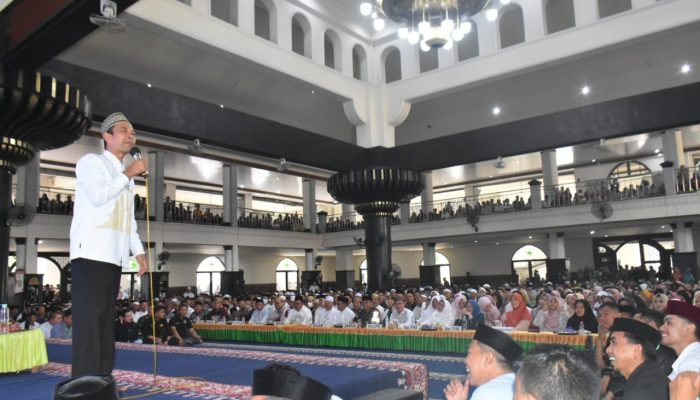 Ribuan Jamaah Padati Masjid Agung Limboto, UAS Guncang Navigasi Iman Edisi Spesial