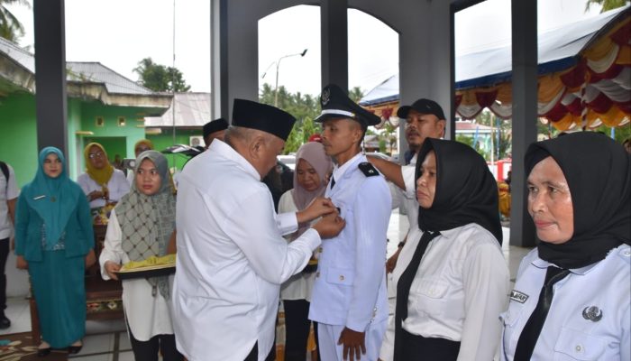 Wabup Tonny Junus Lantik PAW Kades Karyamukti dan Resmikan Anggota BPD di Kecamatan Mootilango