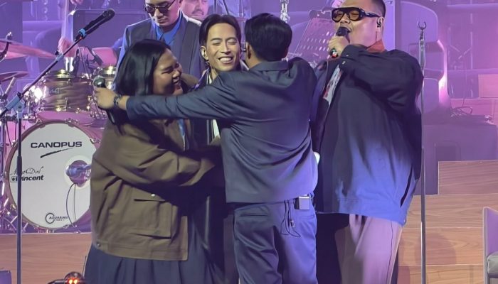 Teriakan ‘We Love You Vidi’ Menggema di Konser Laleilmanino, Vidi Aldiano Terharu dan Tahan Tangis