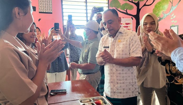 Tinjau Pelaksanaan MBG Desa Inobonto 2, Bupati Yusra Pastikan Program MBG Berjalan Optimal dan Tepat Sasaran