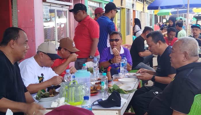 Bupati Sofyan Puhi dan Wabup Tonny Junus Sarapan di Warung Kaki Lima, Wujud Dukungan untuk UMKM Lokal