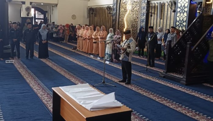 Risman Umar Ungkap Dua Pesan Menggugah di Balik Pelantikan Bernuansa Spiritual di Masjid Agung