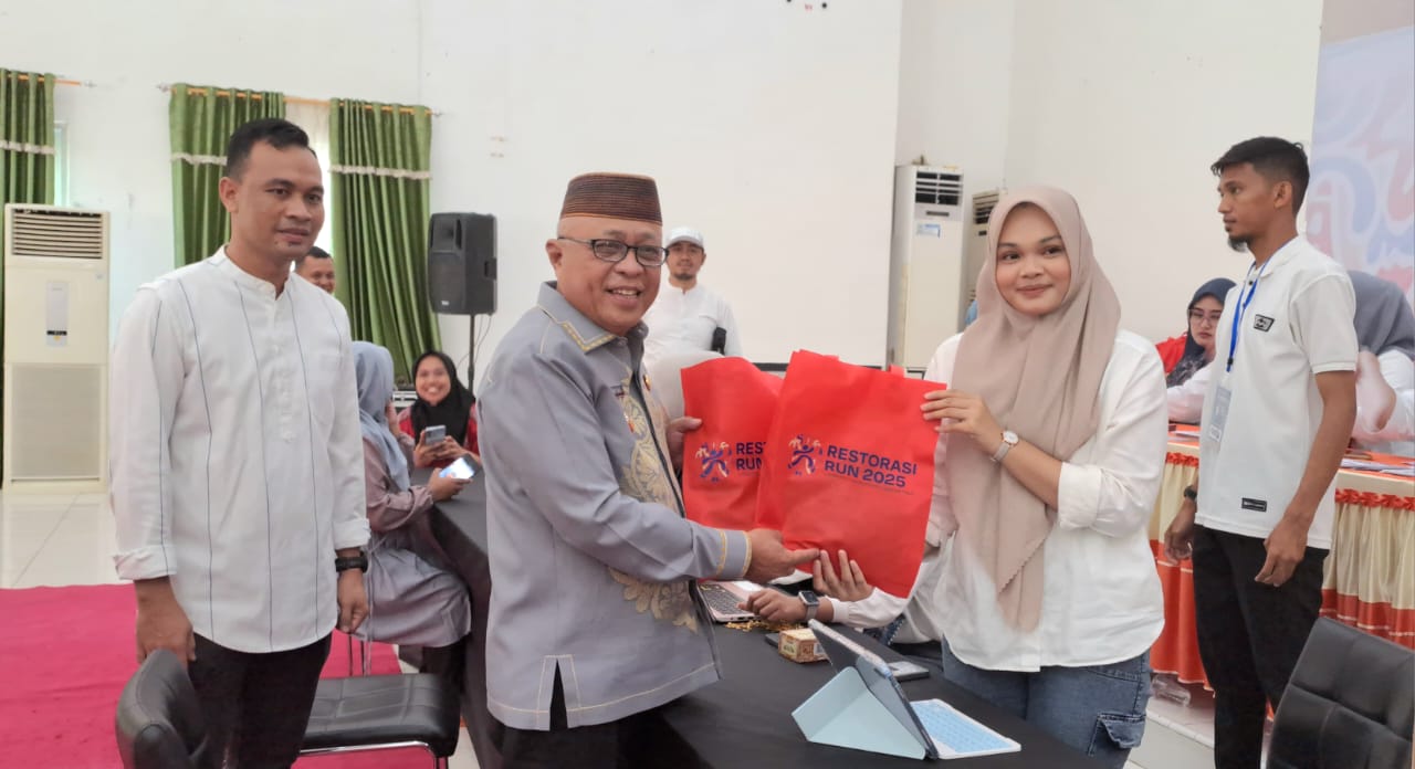 Bupati Sofyan Puhi Ambil Race Pack Pertama,Ajak Warga Meriahkan Restorasi Run 2025