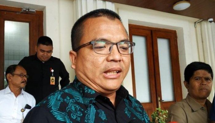 Denny Indrayana Kritik: “Kenapa Jokowi Tak Cukup Sederhana Tunjukkan Ijazah?”