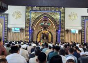 Sofyan-Tonny Salat Idul Adha Bersama Ribuan Warga