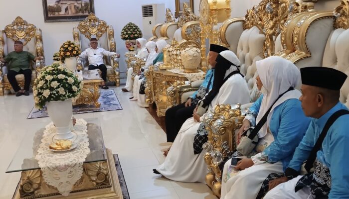 Bupati Sofyan Puhi Lepas JCH Kabupaten Gorontalo, Titip Doa untuk Daerah dan Rakyat