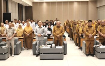 Wabup Tonny Buka Rakor Kesehatan, Dorong MBG dan Penguatan Posyandu 4 69 Kepsek Dilantik
