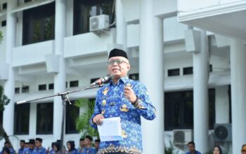 Bupati Sofyan Puhi Pastikan PPPK Paruh Waktu Tetap Bekerja, Gaji Dianggarkan Hingga 2027 5 Roni Sampir