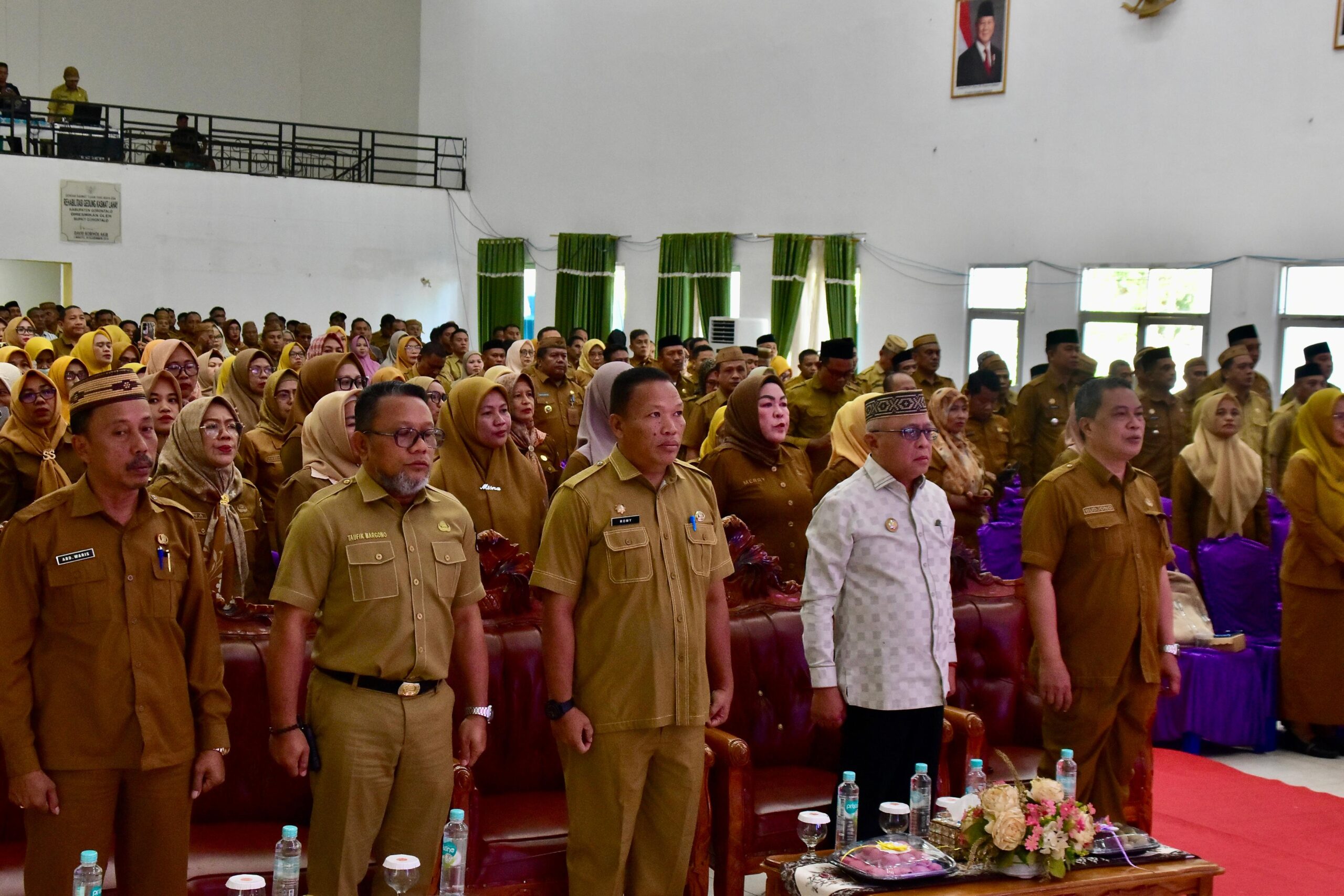 Buka Sosialisasi Pengelolaan APBDesa,Bupati Sofyan Puhi Ingatkan Kepala Desa dan Kepala Sekolah Konsisten Cegah Korupsi