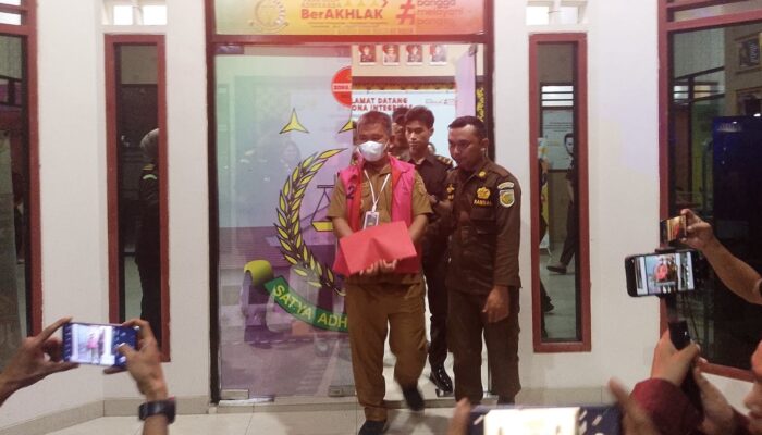 Gagal Kembalikan Kerugian Negara, Kades Huntuk dan Operator Desa Resmi Jadi Tersangka Korupsi DD-ADD Rp442 Juta