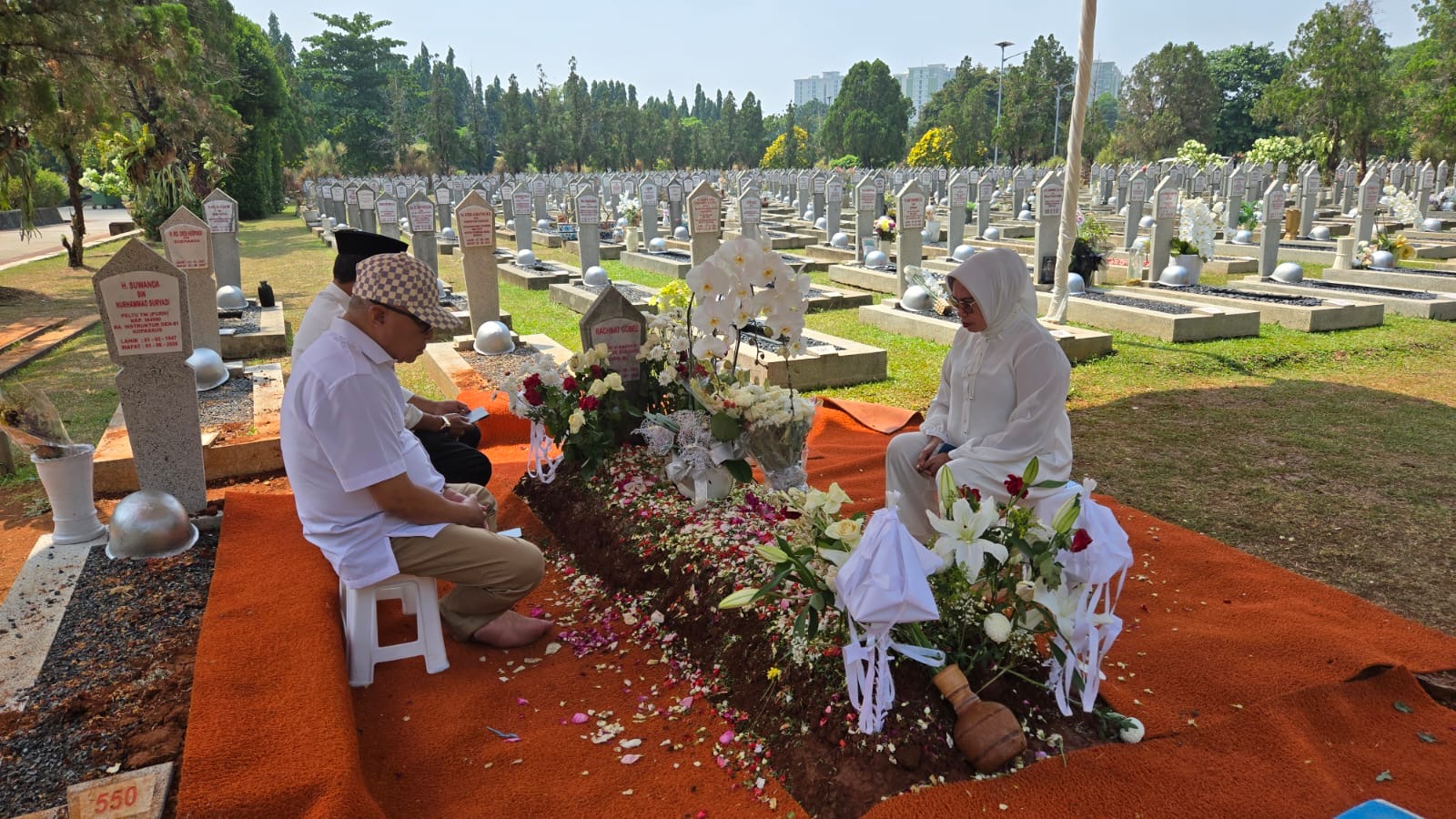 Bupati Sofyan Puhi Kembali Ziarahi Makam Rachmat Gobel,Doa dan Penghormatan Tak Pernah Putus