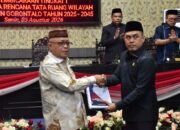 Bupati Gorontalo Serahkan Ranperda RTRW di Ruang Sidang DPRD, Tegaskan 5 Pilar Utama Pembangunan Daerah 20 Tahun Ke Depan