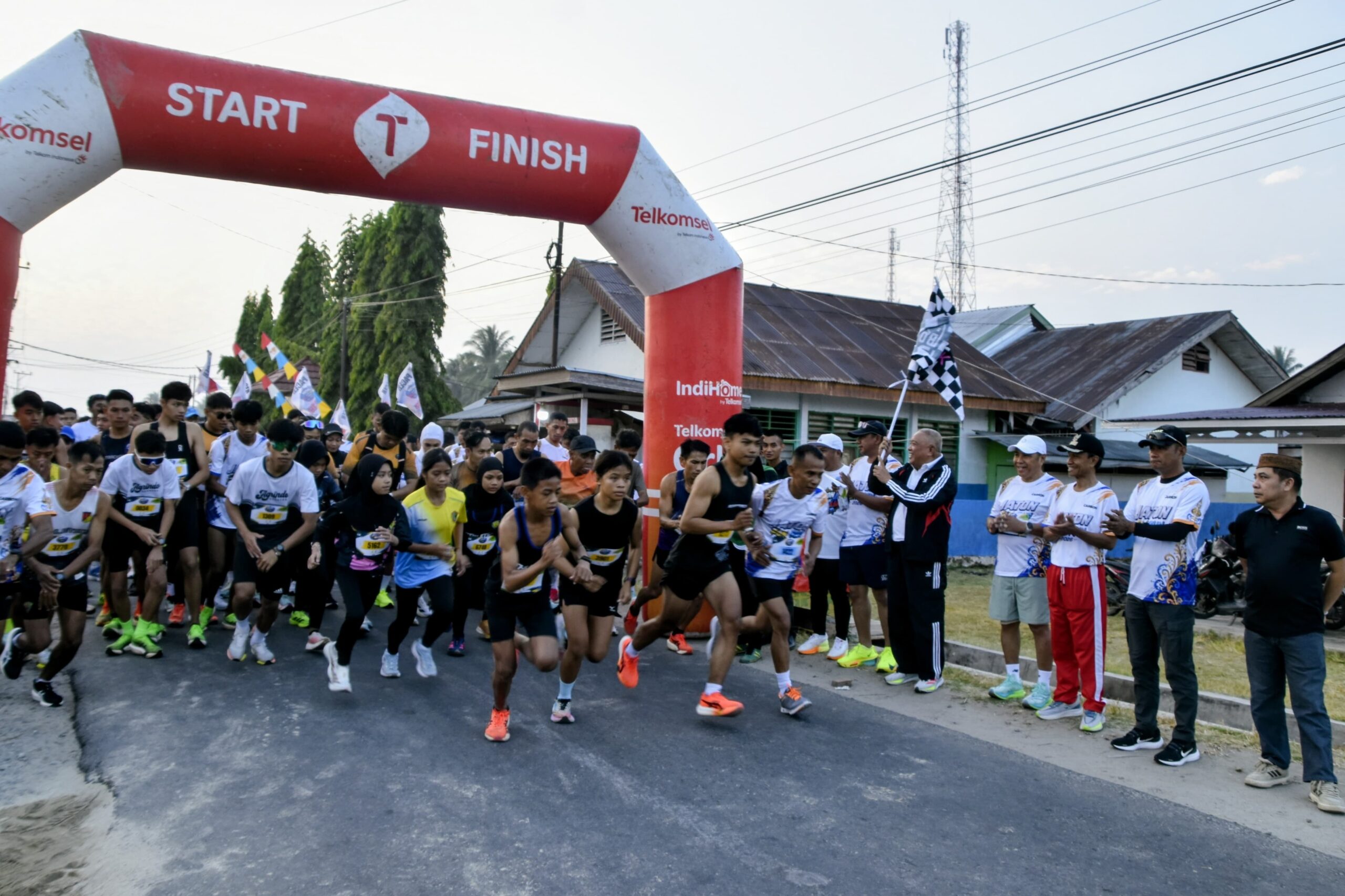 Wabup Tonny Lepas Ribuan Peserta Jaton Fun Run 5,8K