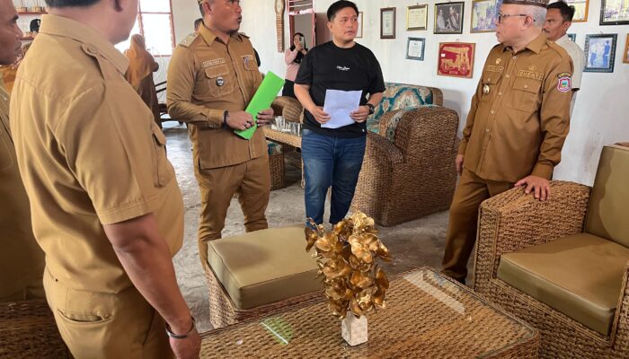 Bupati Sofyan Puhi Tinjau PLUT UMKM dan Tempat Kerajinan Rotan di Desa Luwuo