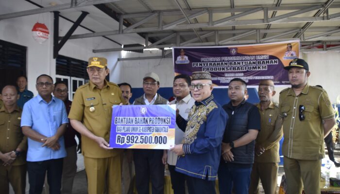 397 UMKM Gorontalo Terima Bantuan, Bupati Sofyan Dorong Usaha Naik Kelas